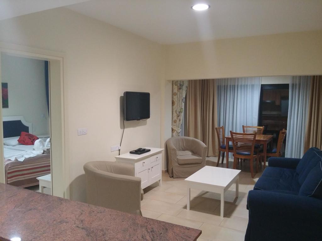 Royal Blue Hotel & Spa Geroskipou المظهر الخارجي الصورة
