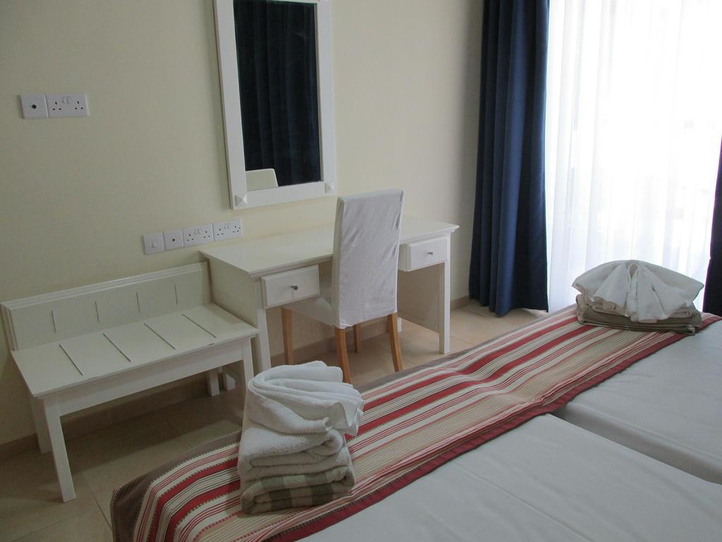 Royal Blue Hotel & Spa Geroskipou المظهر الخارجي الصورة